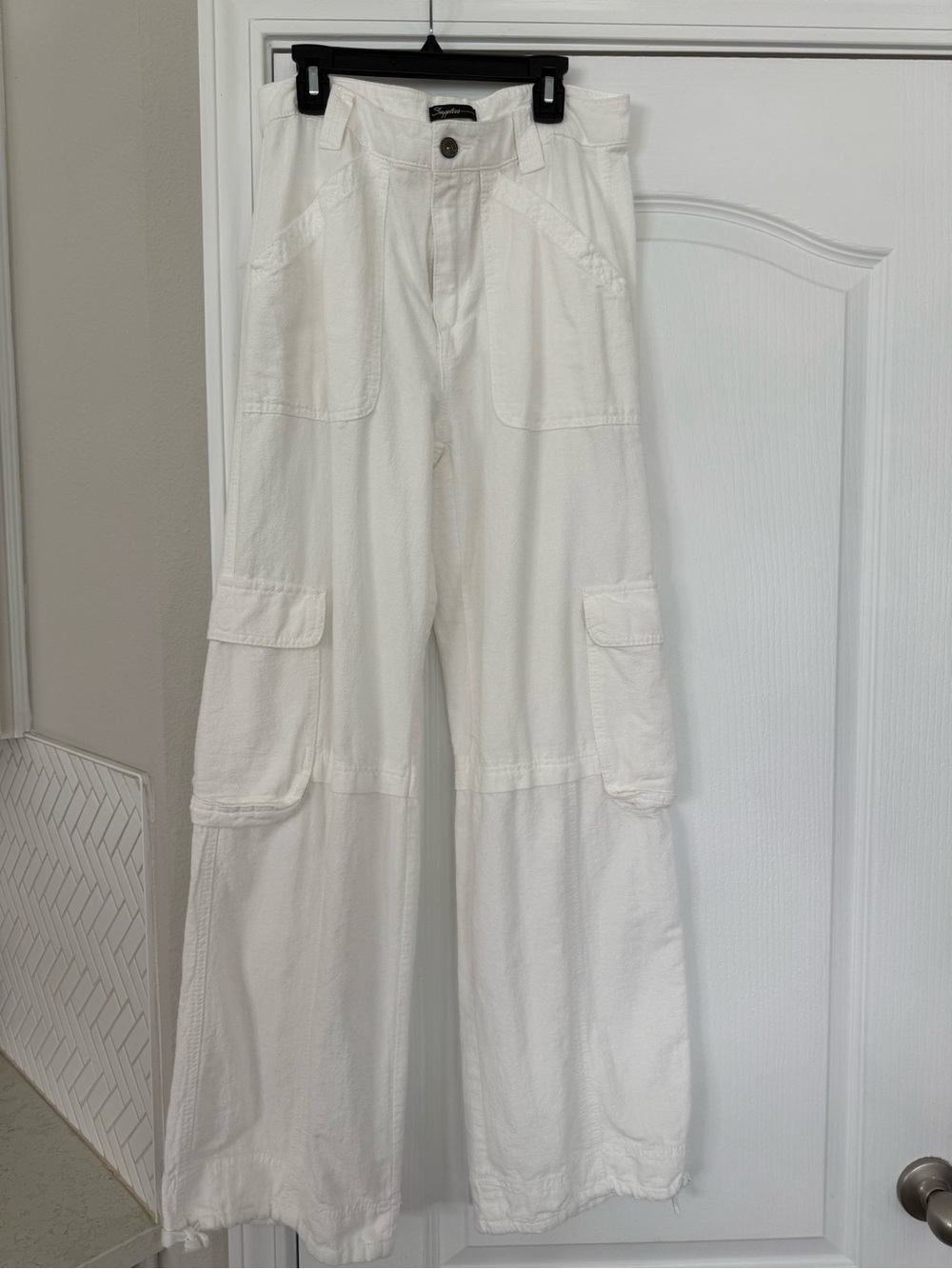 Women’s Wide-Leg Cargo Pants in White